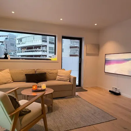 Luxury Panorama By The Sea With Northern Lights View 트롬쇠