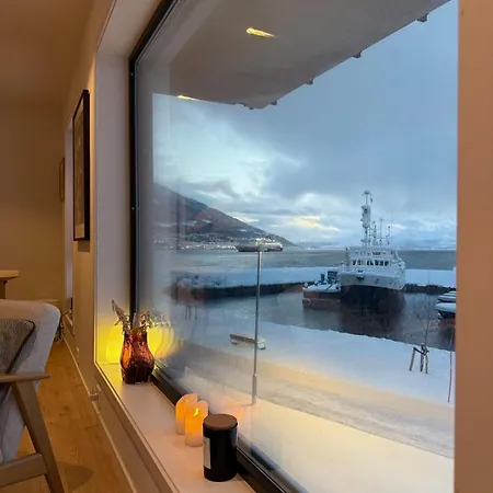 Апартаменты Luxury Panorama By The Sea With Northern Lights View Тромсё